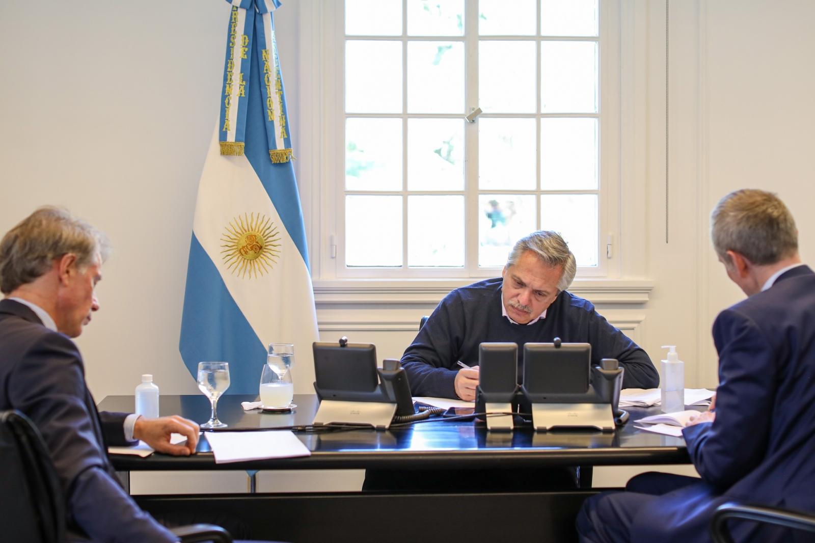 Presidente da Argentina decreta 3 dias de luto por Maradona: 'Nos levou ao topo'