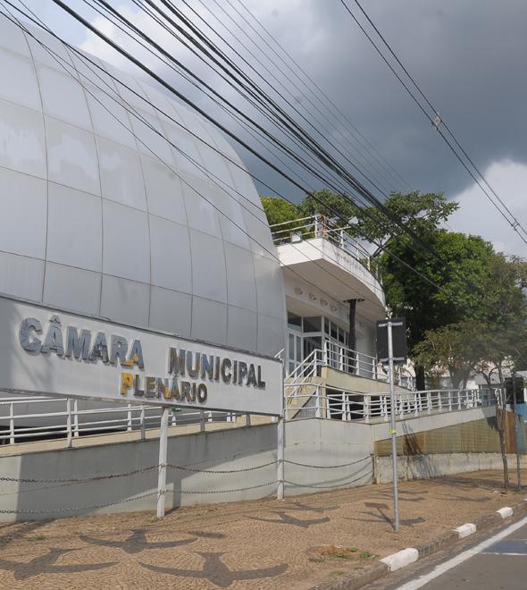 Câmara de Campinas reduz número de assessores