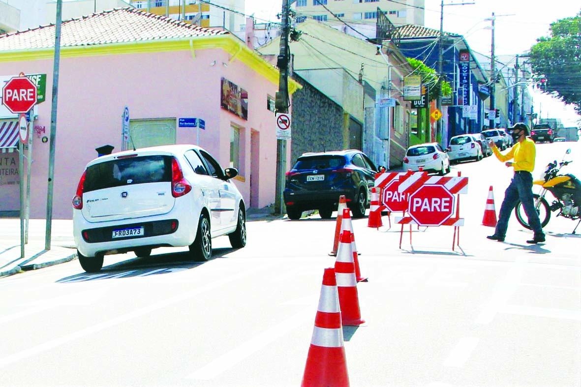 Alterada mão de direção em trecho na Quintino Bocaiúva