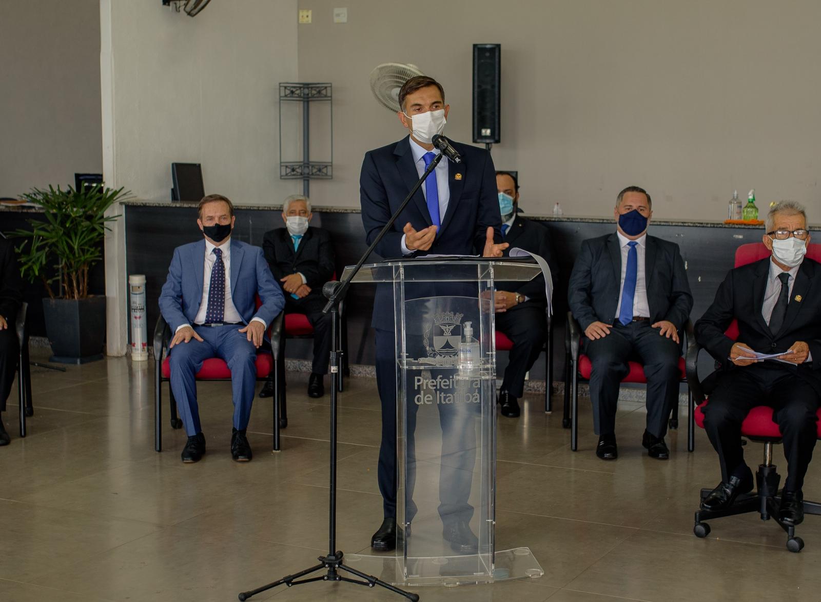Após ser empossado, Thomás Capeletto apresenta secretários