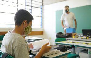 Educação SP vai contratar até 10 mil professores para retorno das aulas presenciais