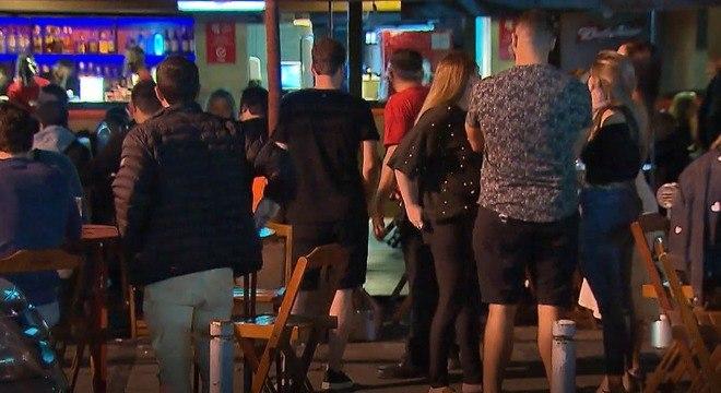Solicitação ao governador Doria pede consumo até as 22h em bares e restaurantes