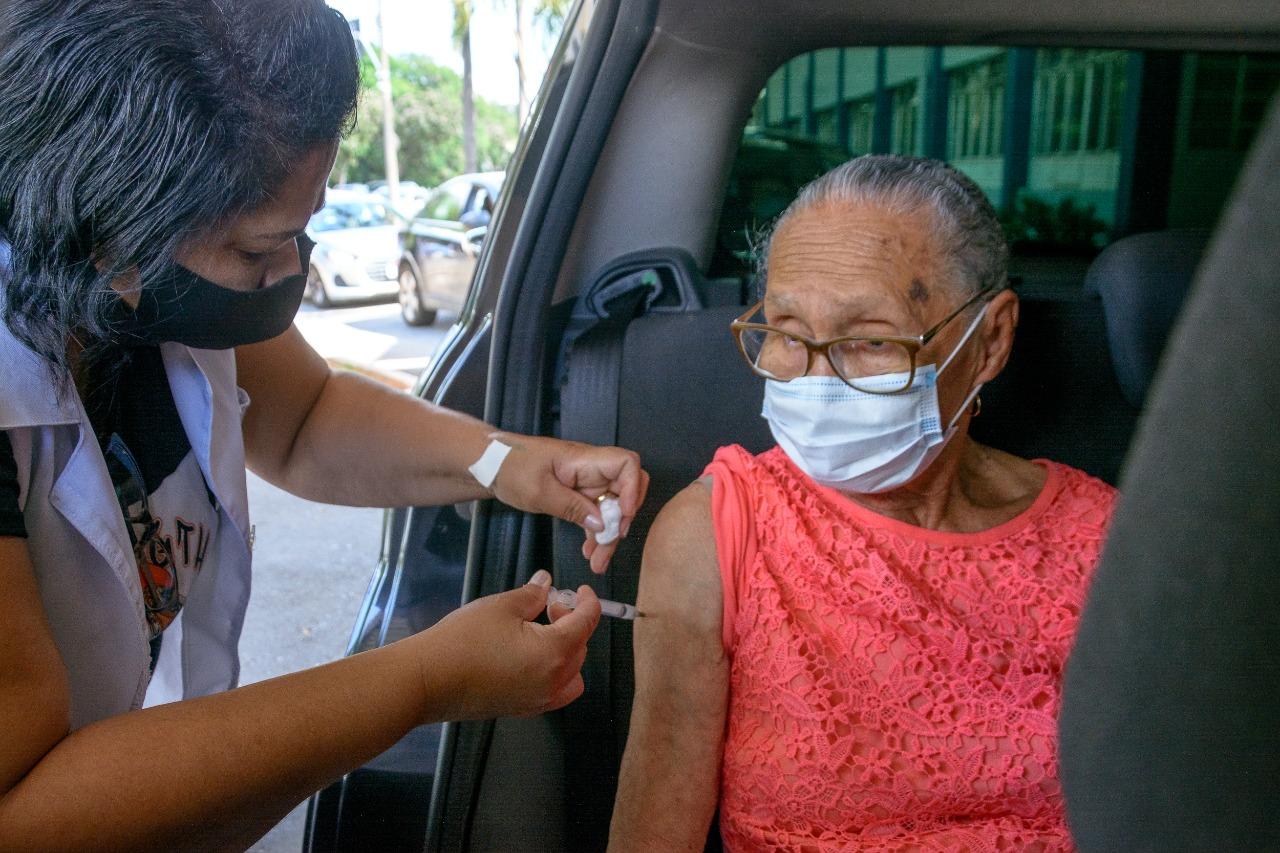 A previsão é que cerca de 16 mil idosos acima de 60 devem ser vacinados nas próximas semanas