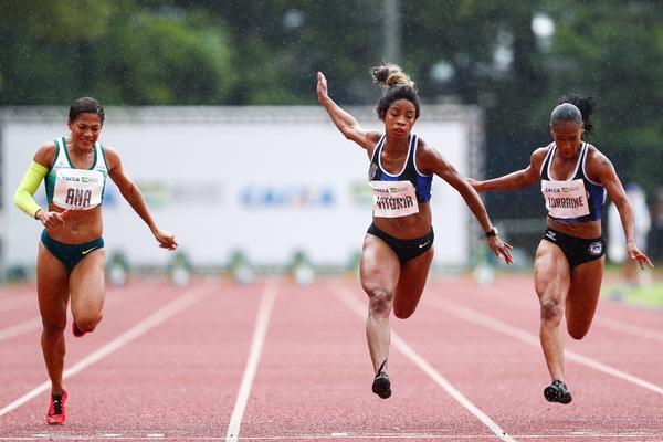 Ana Carolina luta por vaga olímpica nos 200 m e no 4x100 m