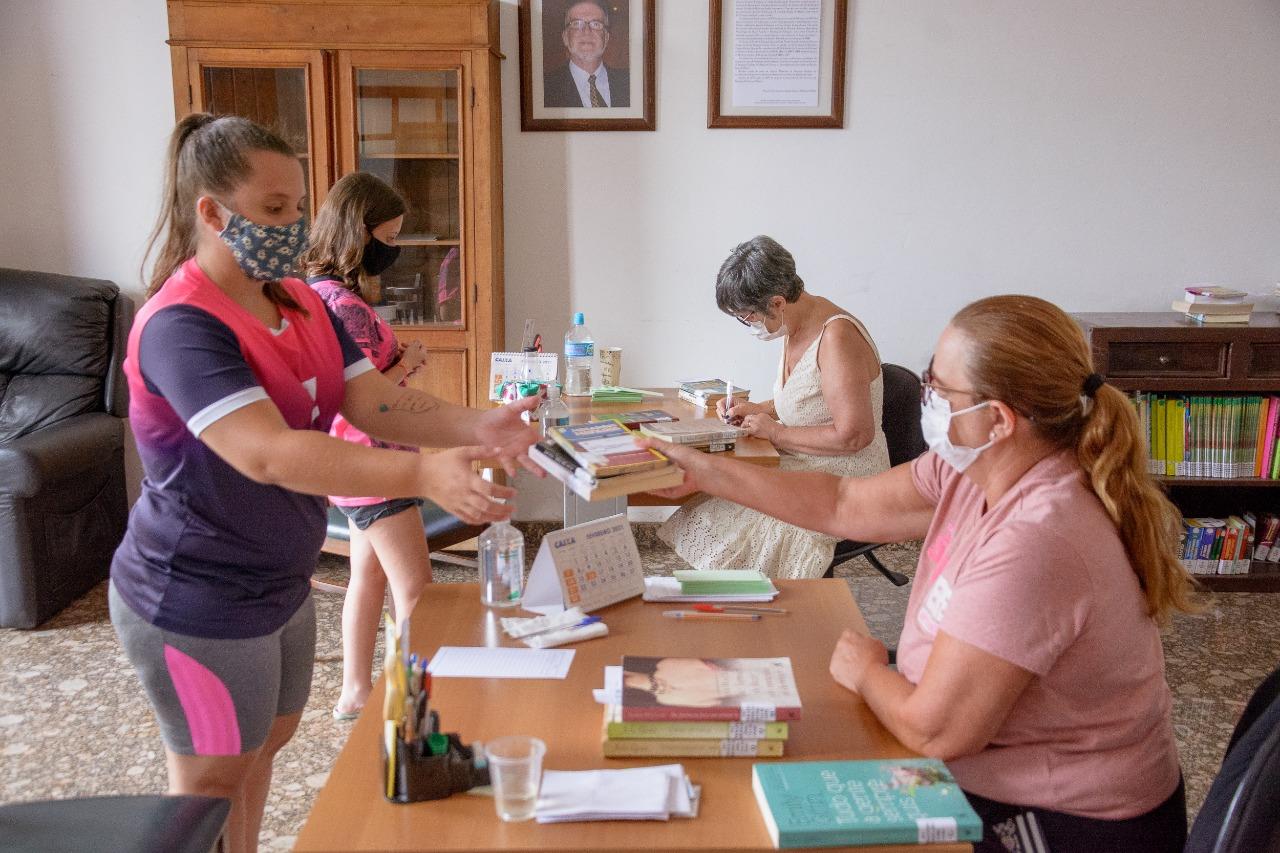 Biblioteca Municipal retoma serviço de empréstimo de livros