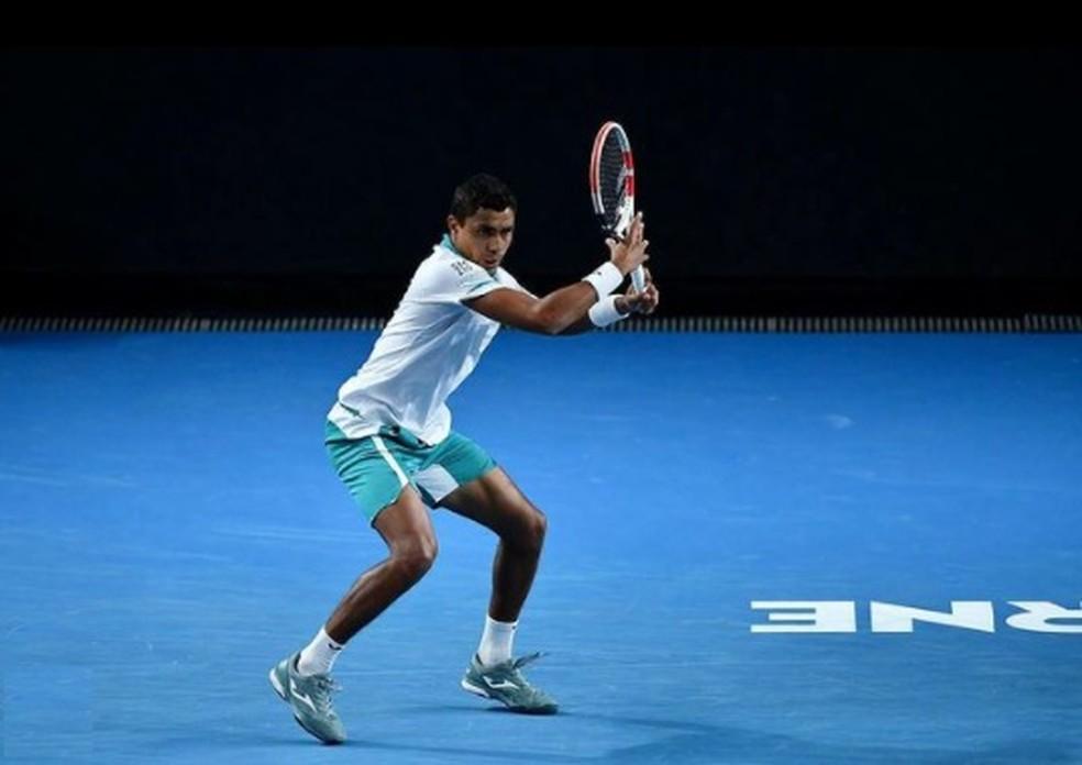 De virada, Monteiro vence a segunda em Melbourne; Bruno Soares ganha em duplas