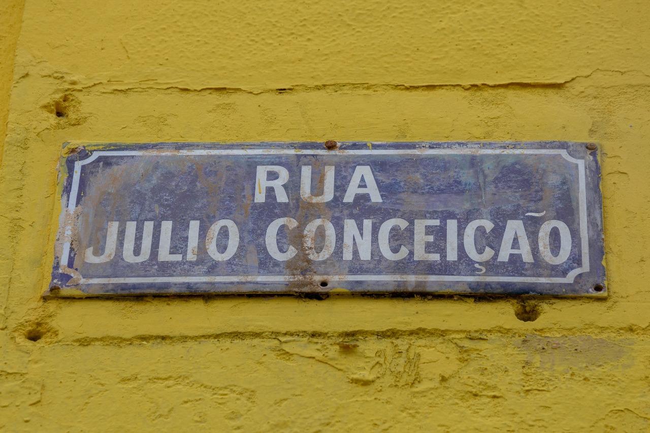 Placa de rua chama atenção de leitor; confira a história 