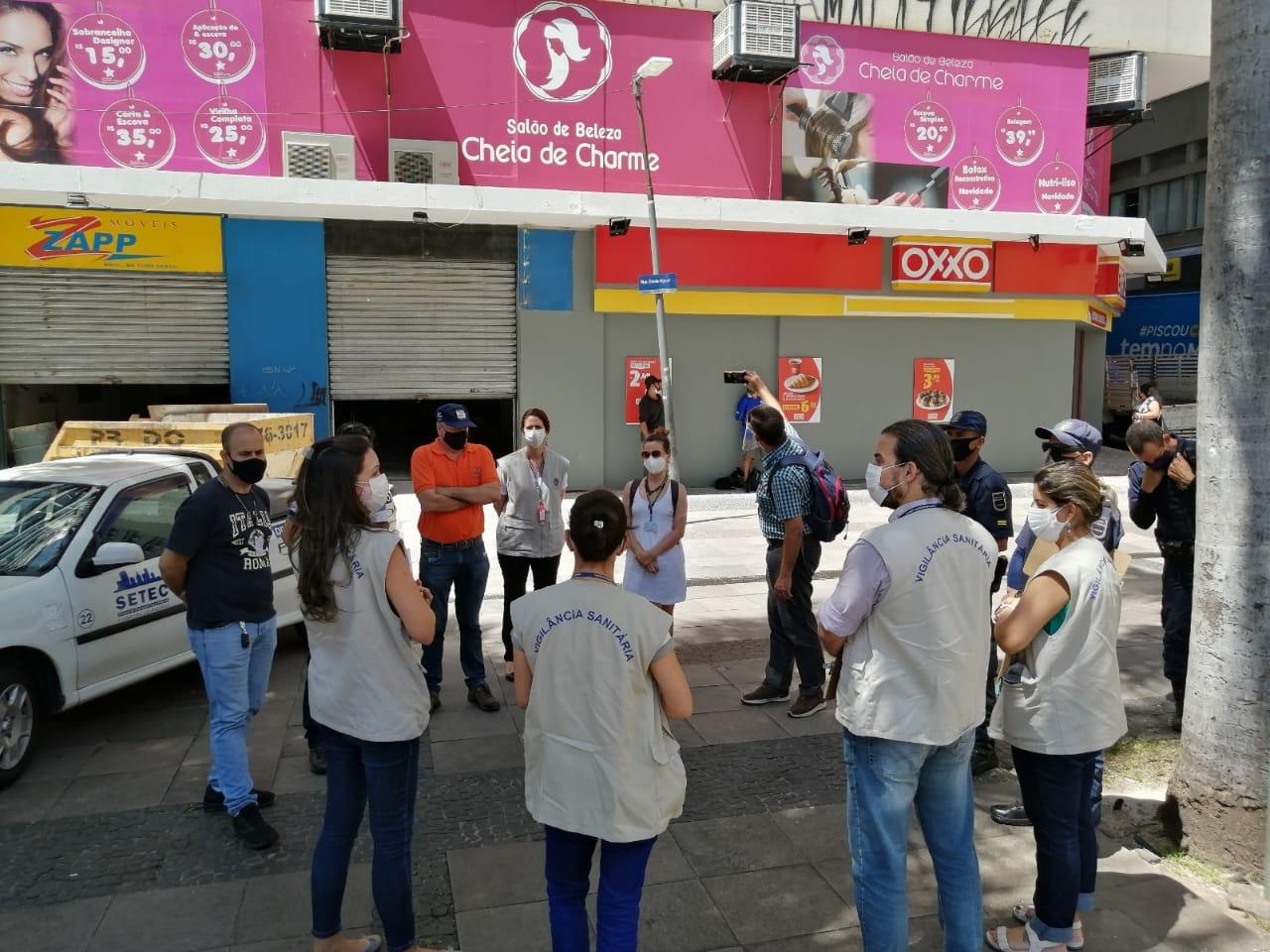 Força-tarefa autua cinco comércios por descumprirem medidas sanitárias