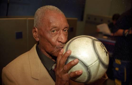 Secretaria de Esportes de Campinas homenageia os 100 anos do goleiro Barbosa