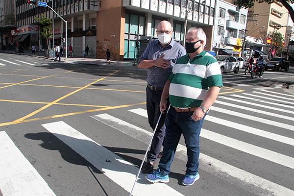 Campinas implanta nova tecnologia para travessia de cegos no Centro