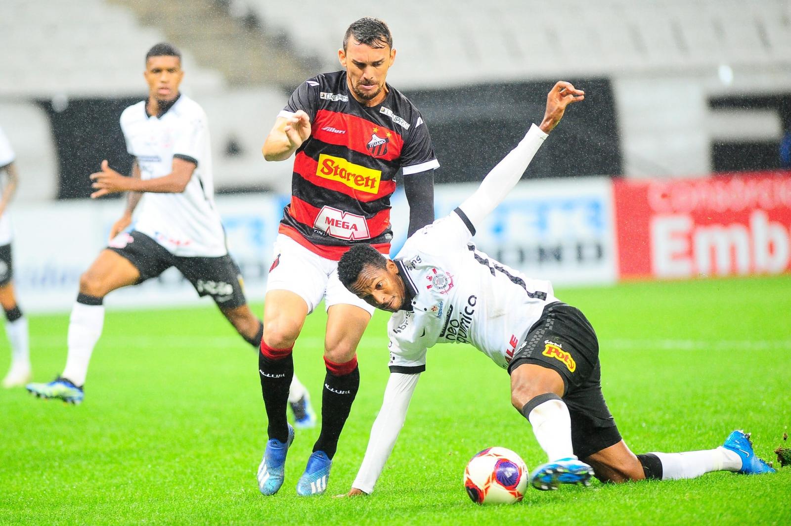 Com parada de 8min do VAR, Corinthians faz 2 a 0 no Ituano com gols de Otero e Jô