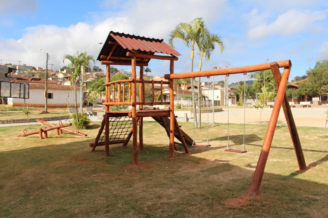 Em Morungaba, Praça Vereador Luís Vieira conta agora com playground