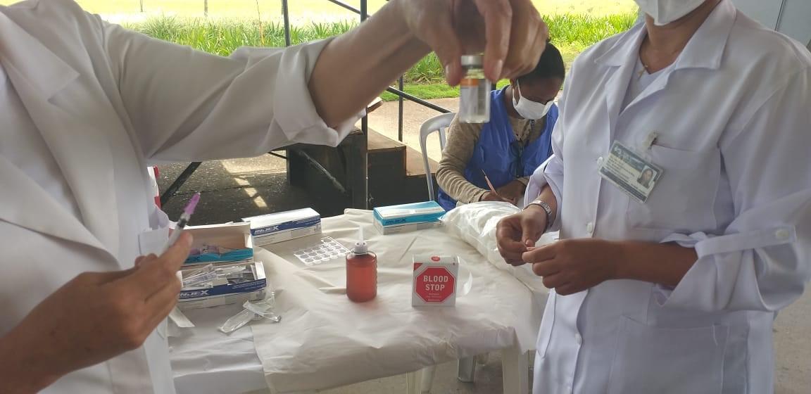 Mais de 3,4 mil itatibenses são imunizados em Vacinaço no Parque Luis Latorre