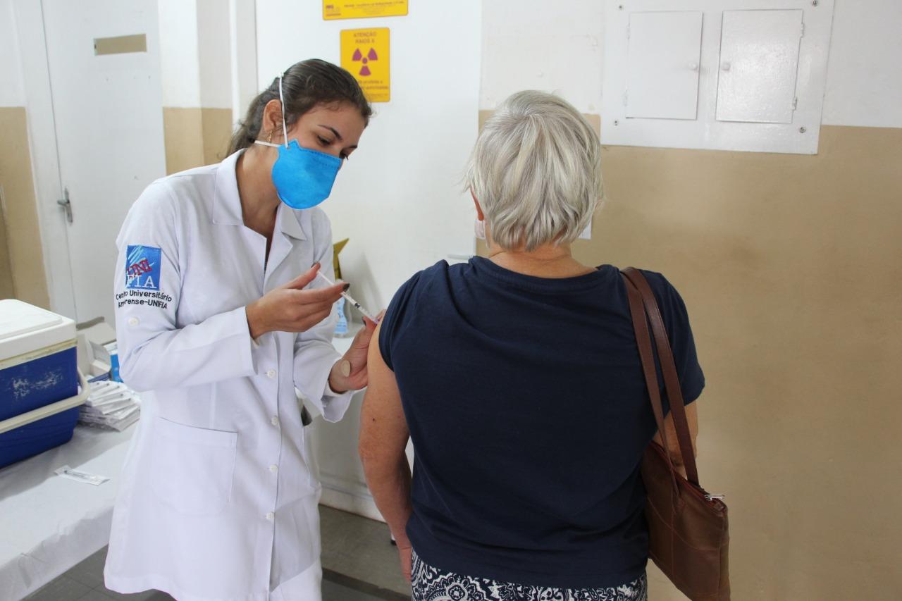 Morungaba realiza neste sábado a vacinação de idosos com 64 anos