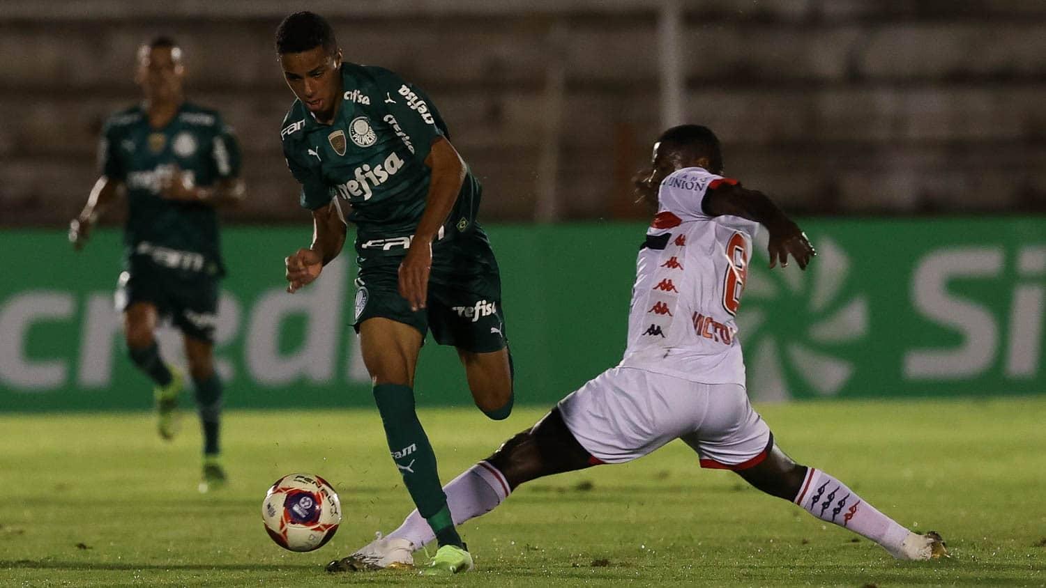 Palmeiras usa meninos, empata com Botafogo e segue fora das quartas do Paulistão