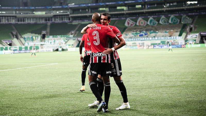 São Paulo aproveita falha de Scarpa, bate o Palmeiras e engata 4ª vitória seguida