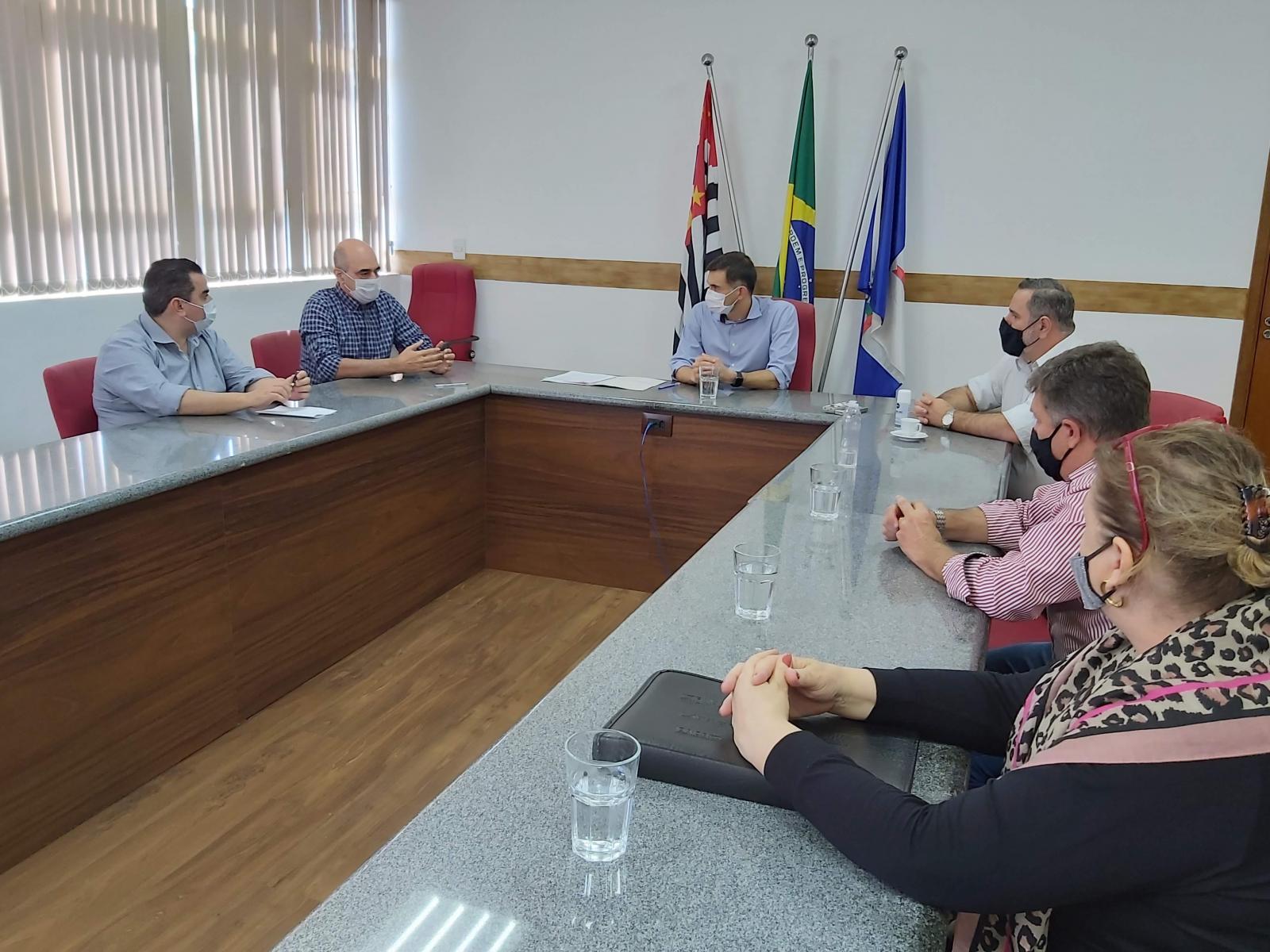Parceria entre Prefeitura e Aicita beneficia funcionários públicos municipais e comércio local