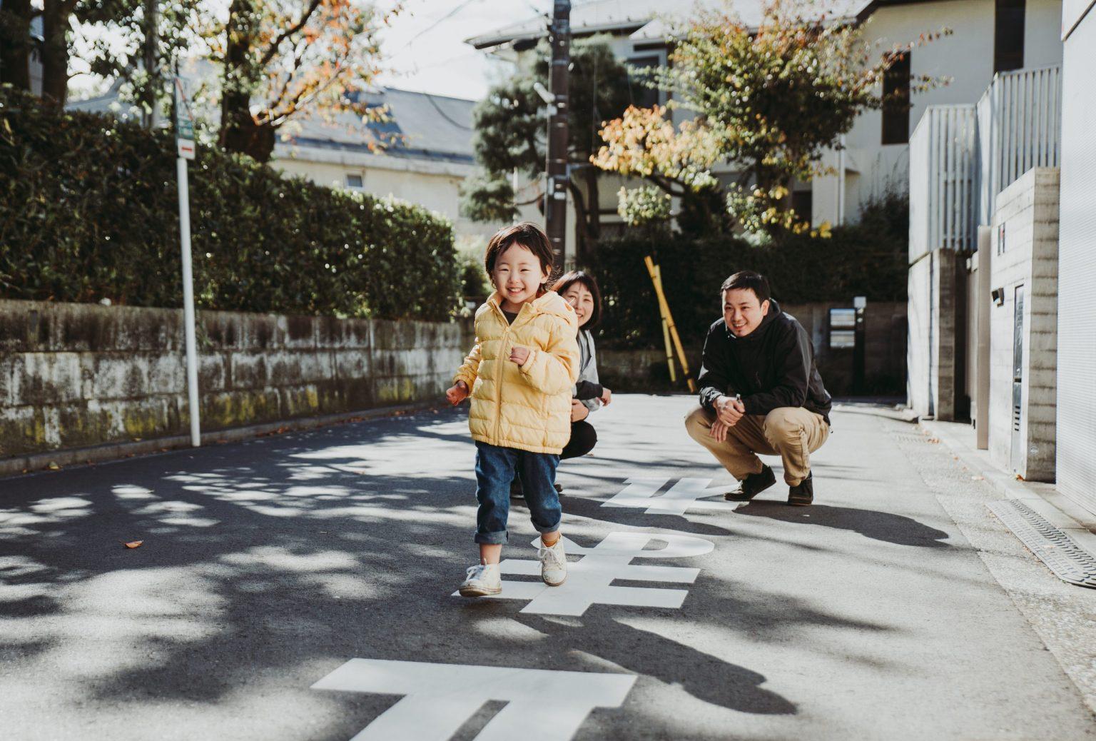 Três Anos e encarando sozinho as ruas de Tóquio. Com a permissão dos pais!