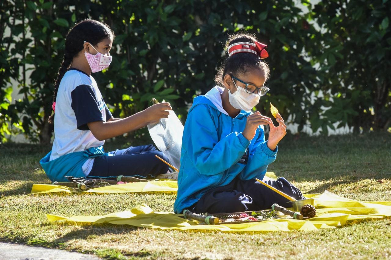 Ao ar livre, crianças do Ensino Fundamental retornam para aulas nas EMEBs em Jundiaí