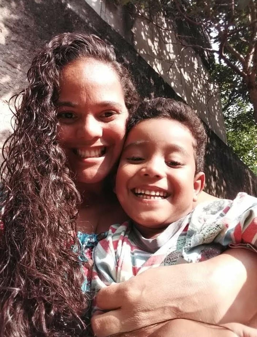 Mãe de criança com deficiência visual conta sua jornada de superação