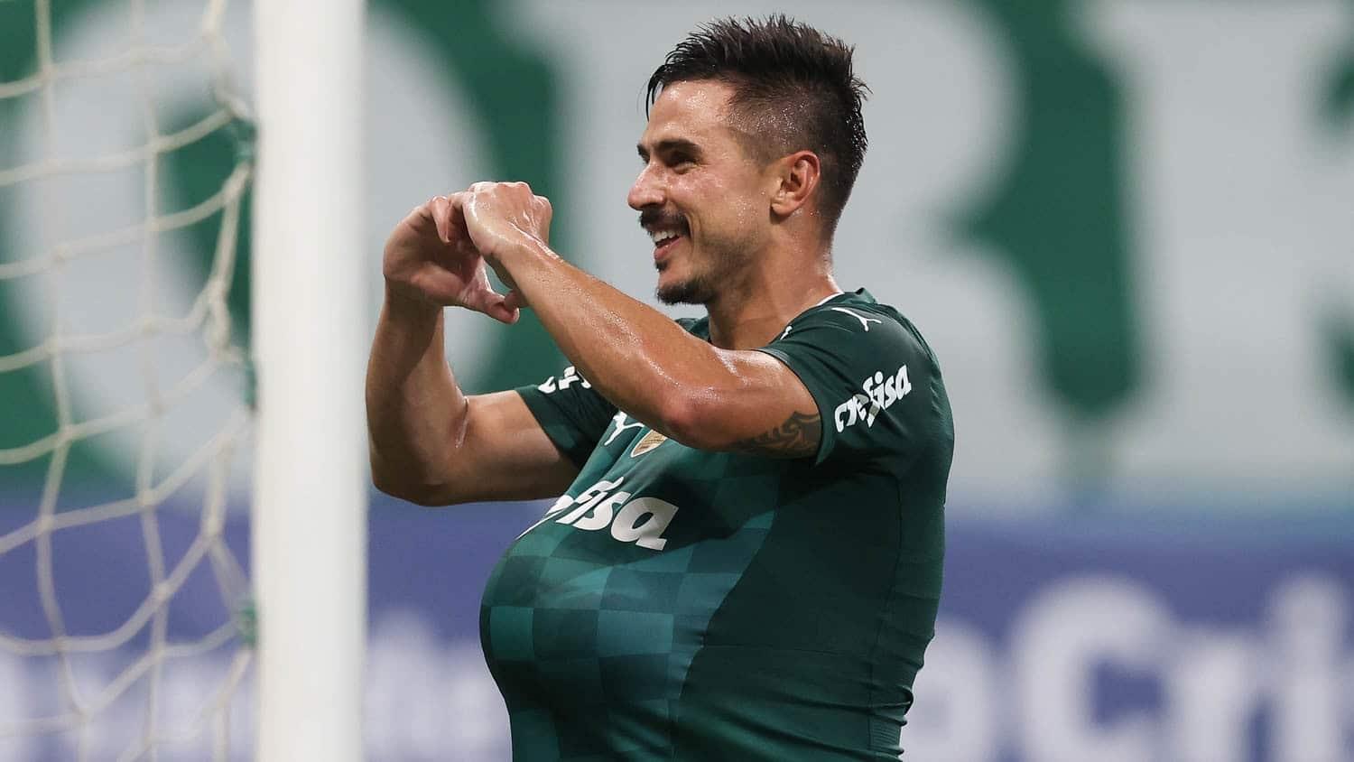 Palmeiras vence clássico, elimina Santos e mantém chances de avançar no Paulistão