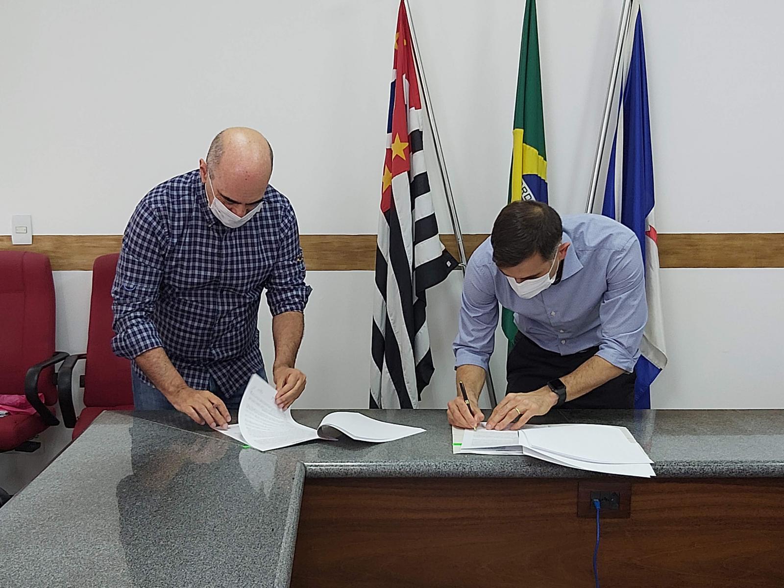Prefeitura de Itatiba e Aicita assinam contrato do Cartão ACCredito Convênio 