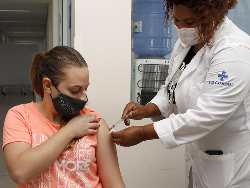 Campinas vacina 27.870 e alcança marca de 100 mil doses feitas em Dias D