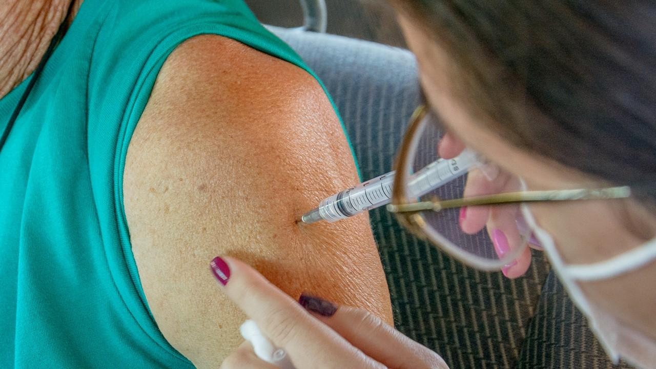 Dia D da vacinação anti-covid resulta em 35 aplicações de segundas doses e 930 primeiras doses