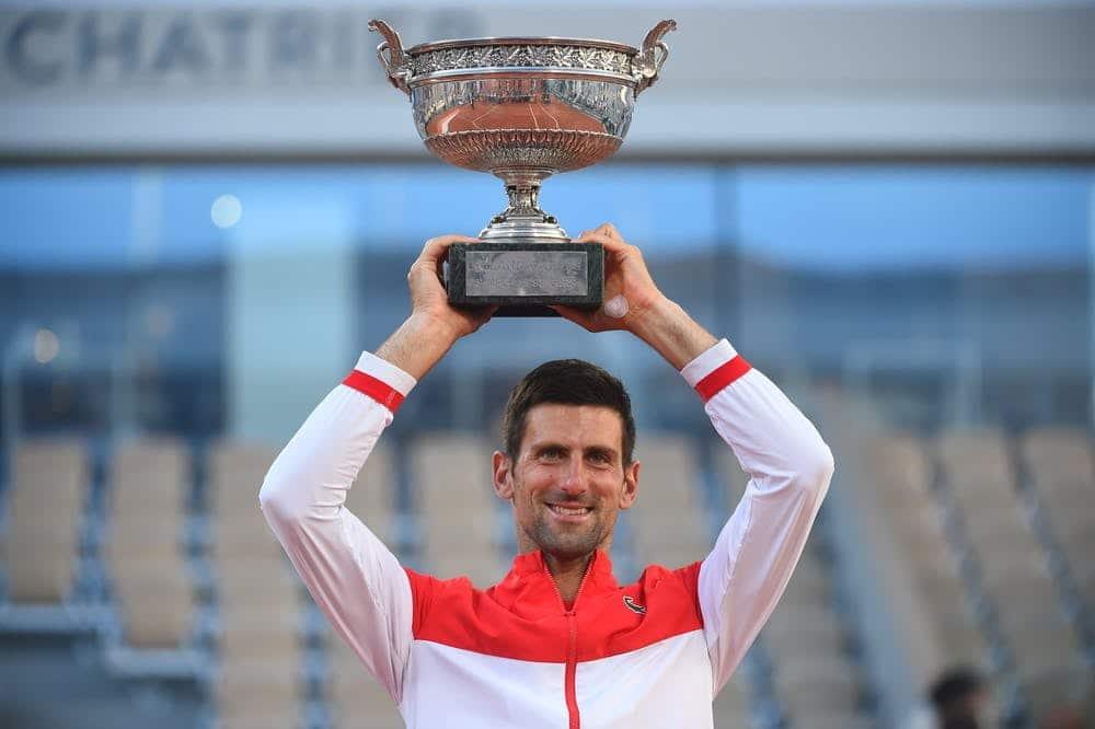 Djokovic conquista Roland Garros com virada espetacular diante do grego Tsitsipas