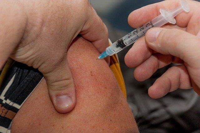Como lidar com efeitos colaterais das vacinas contra a Covid-19