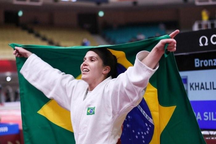 Alana Maldonado derrota georgiana e conquista ouro no judô na Paralimpíada
