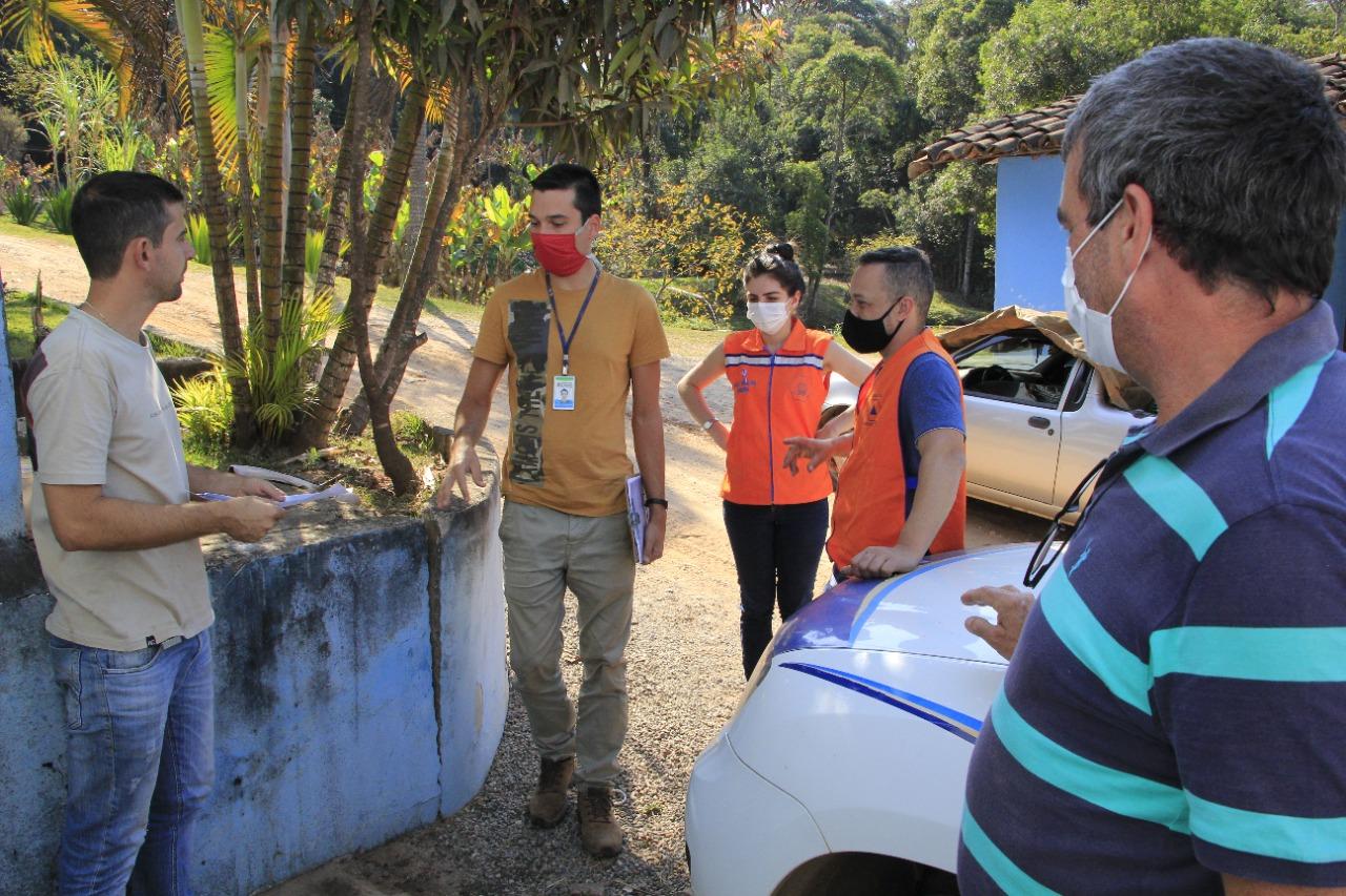Moradores do Morro Azul recebem orientações sobre prevenção de queimadas