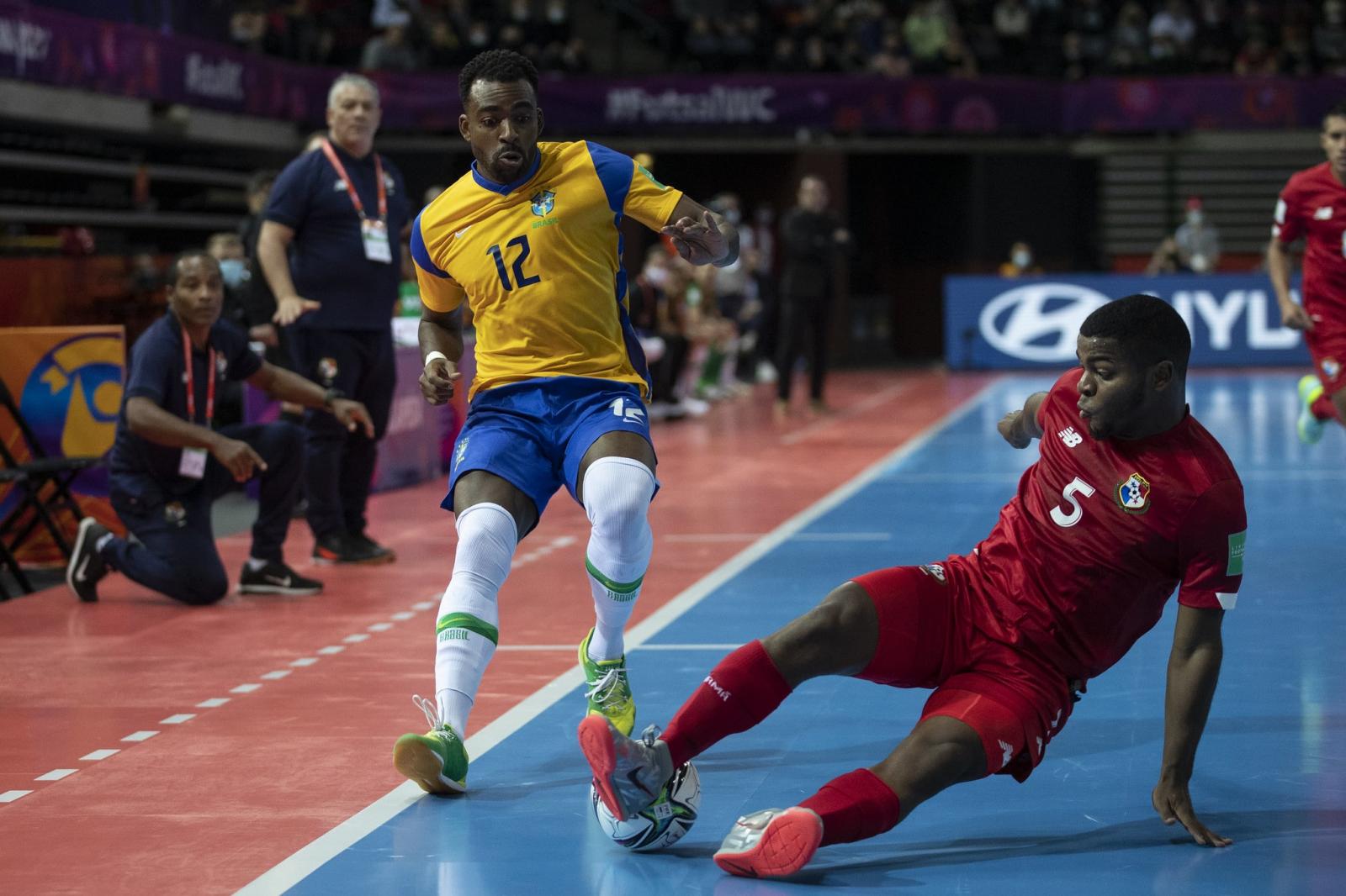 Brasil goleia o Panamá e fecha 1ª fase do Mundial de Futsal com campanha perfeita