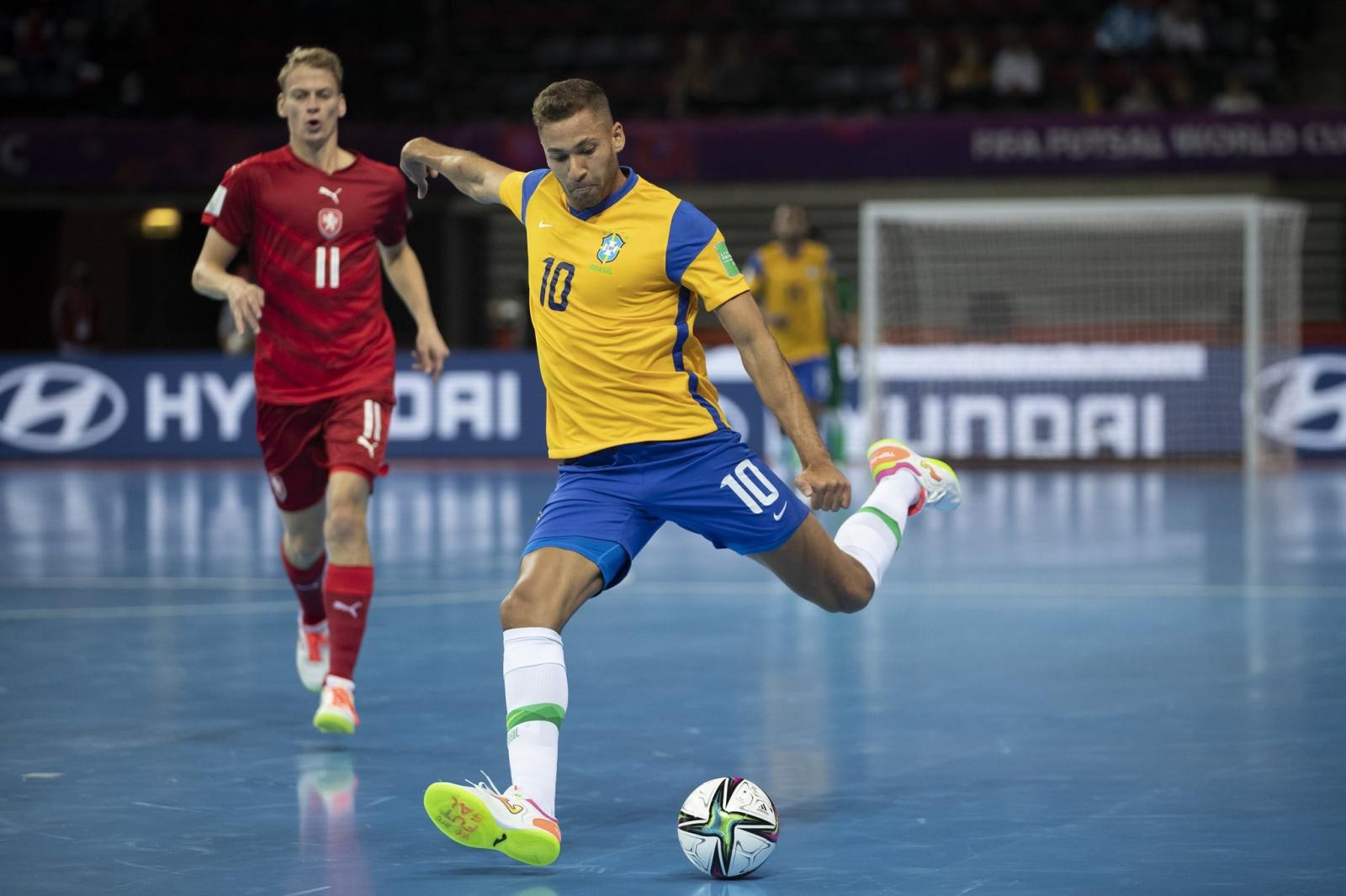 Brasil goleia República Checa por 4 a 0 e avança às oitavas no Mundial de Futsal