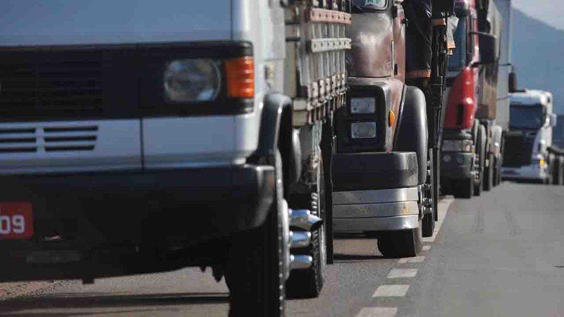 Caminhoneiros definem agenda nacional mirando preço do diesel e piso do frete