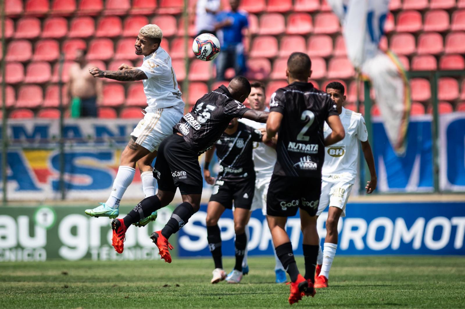 Com apoio da torcida, Cruzeiro bate Ponte Preta e se afasta do perigo na Série B