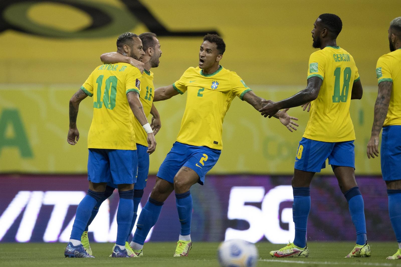 Brasil bate o Peru no Recife e engata oitava vitória nas Eliminatórias