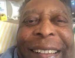 Pelé passa a noite em UTI e retorna para o quarto do Hospital Albert Einstein