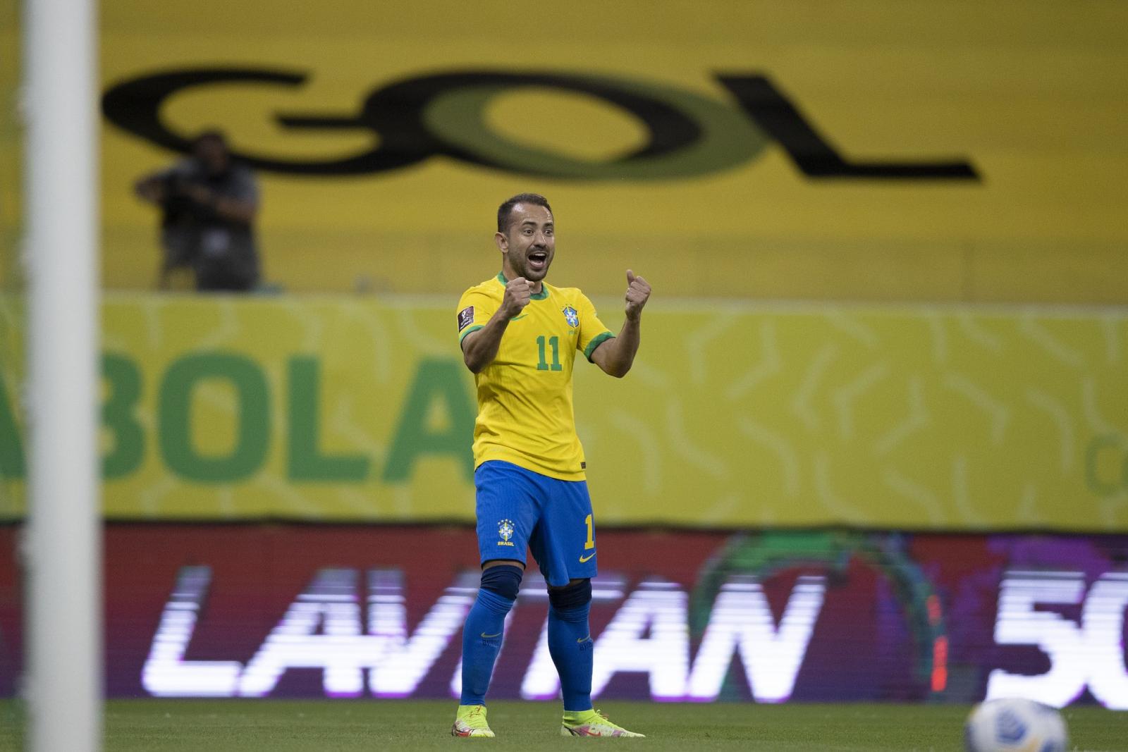 Tite aprova criatividade do Brasil e prevê 'dor de cabeça' em próxima convocação