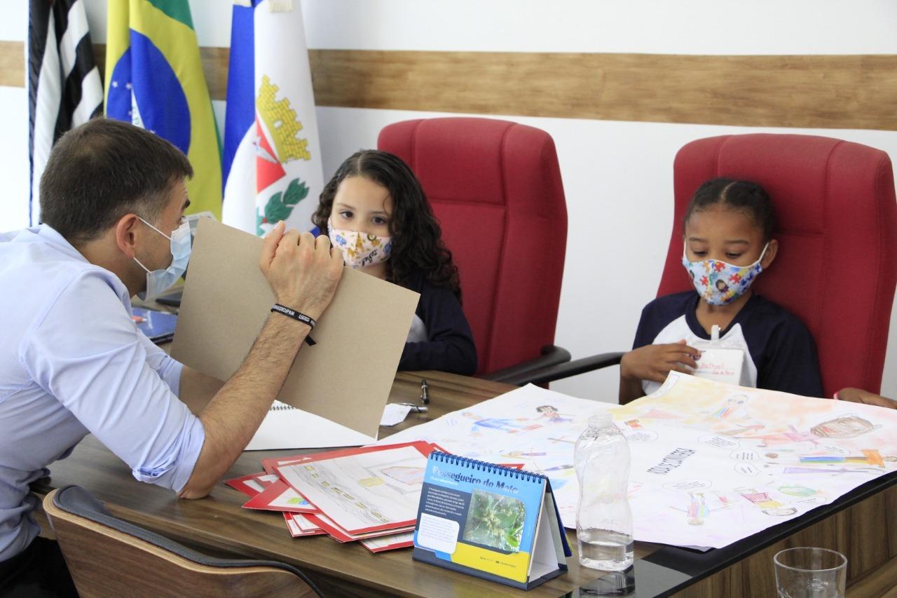 Alunas da rede pública ocuparam os principais cargos administrativos do município por uma hora