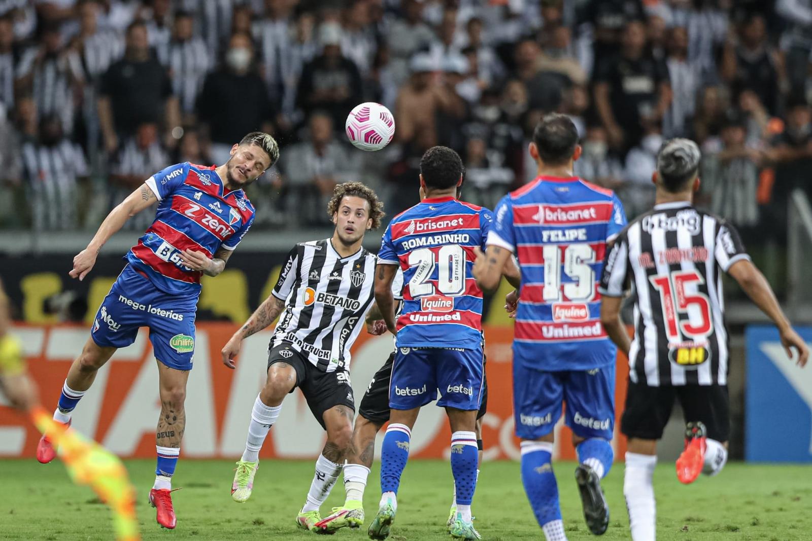 Atlético-MG supera 100 gols na temporada, goleia Fortaleza e fica perto da final