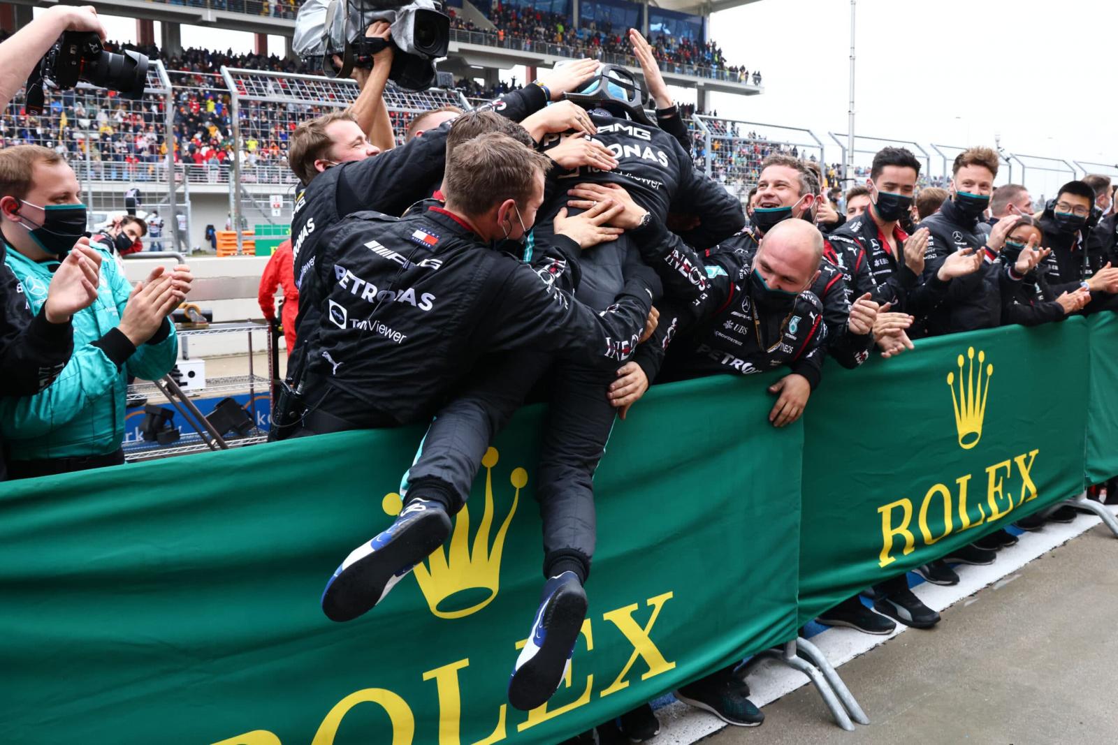 Bottas vence na Turquia, Verstappen fica em 2º e retoma liderança na Fórmula 1