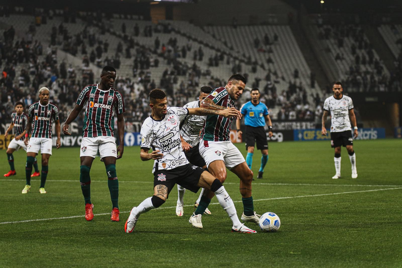 Corinthians não joga bem, mas Gabriel Pereira garante vitória sobre o Fluminense