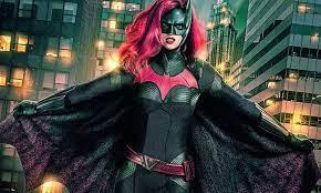 Ex-Batwoman, Ruby Rose denuncia abusos e morte de dublês na série da DC
