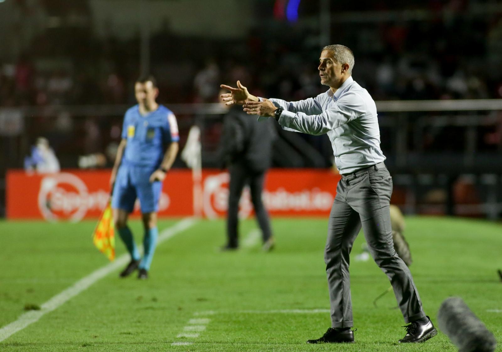 Gaviões exige saídas de Sylvinho e Roberto de Andrade do Corinthians após derrota