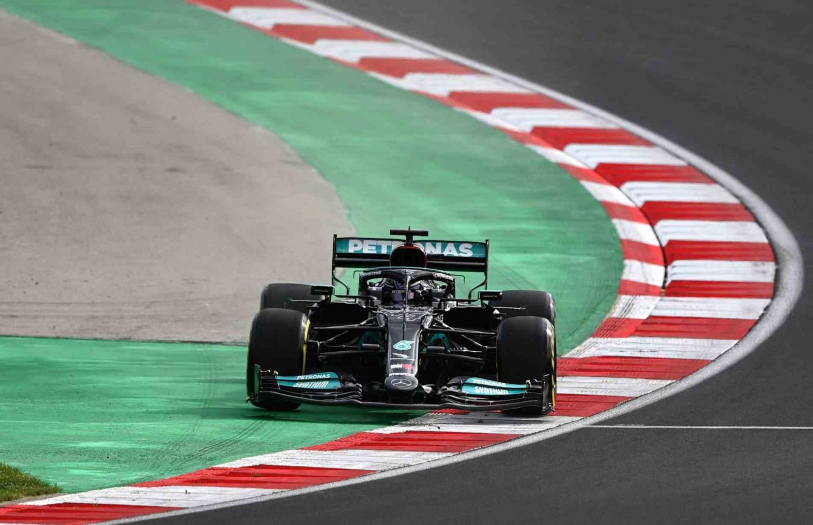 Hamilton lidera na Turquia e termina como o mais rápido do dia; Verstappen é 5º