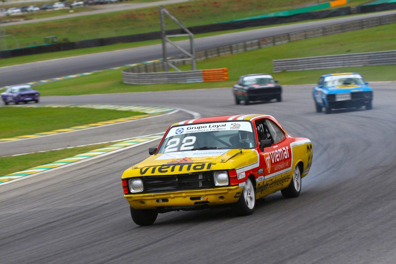 Os motores dos Opalas da Old Stock Race irão roncar no Velocitta no próximo fim de semana