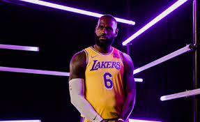 Pesquisa da revista Forbes indica LeBron James como jogador mais bem pago da NBA
