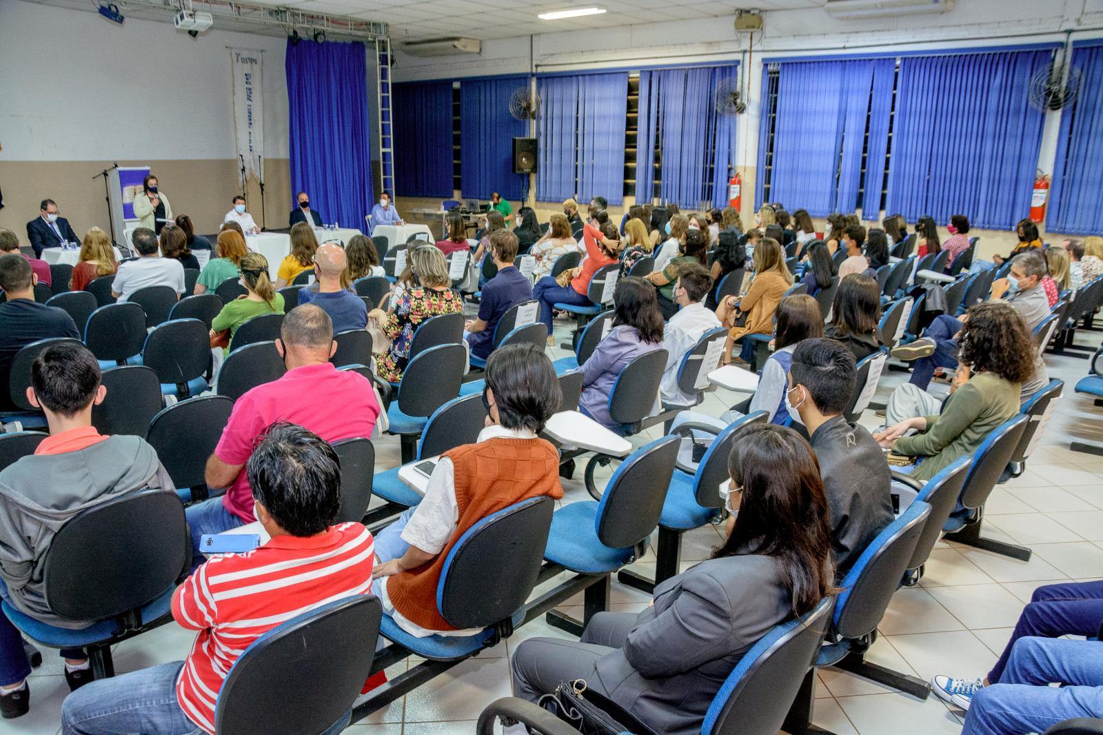 Revelando Talentos IV reúne textos de alunos do ensino médio