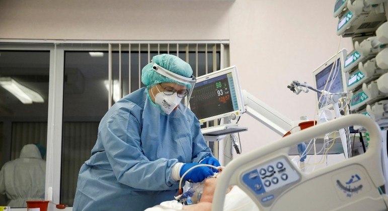 São Paulo registra menor número de internados por covid desde abril de 2020